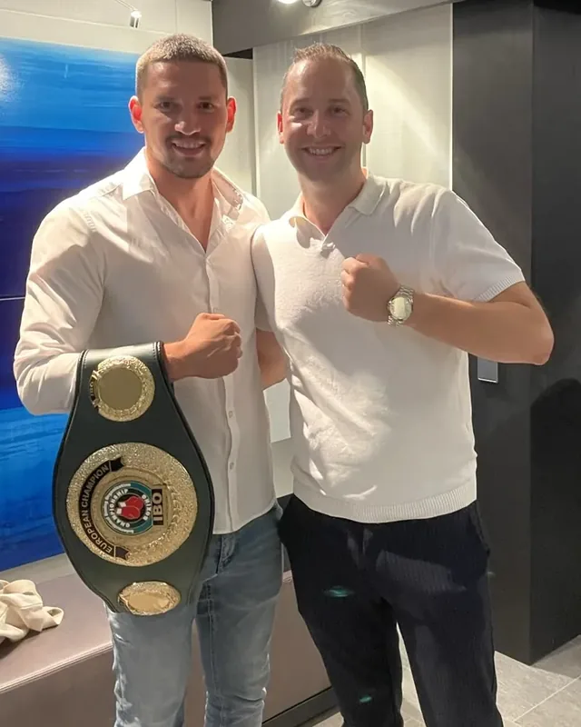 Altin Zogaj mit Mr. Nicen und Meistergürtel